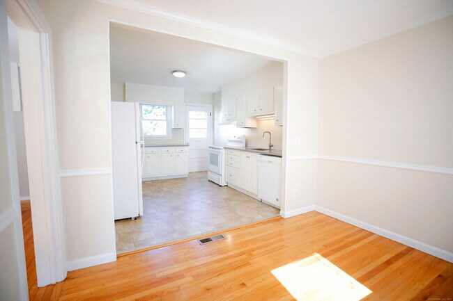 Building Photo - 85 Ivy St