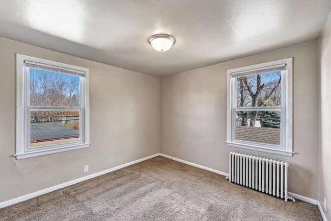 Building Photo - Charming 1-Bedroom Lower Apartment — West Side Green Bay