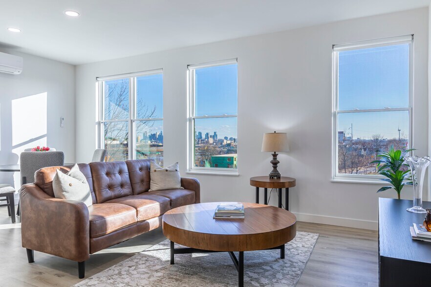 Building Photo - 319 Broadway