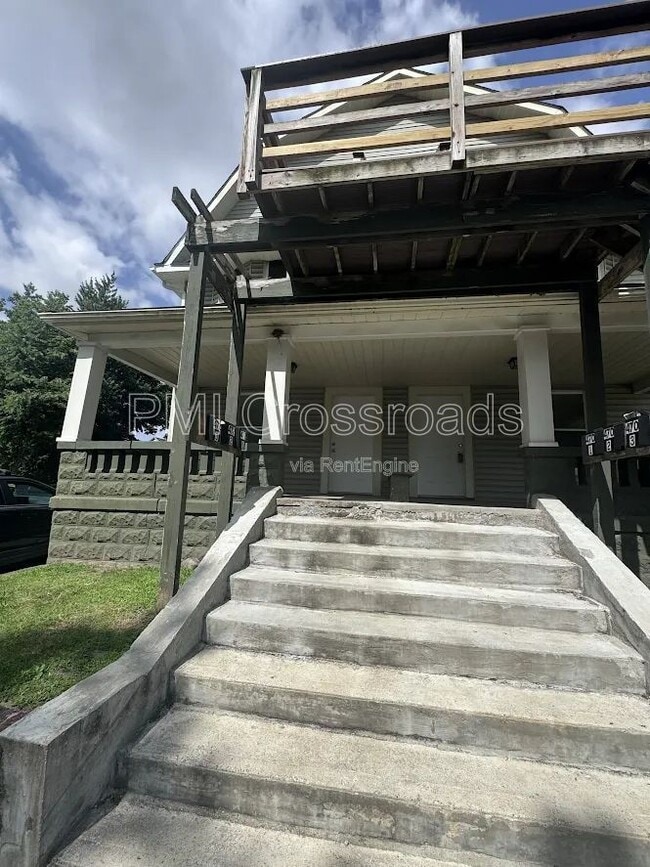 Building Photo - 472 Sumner St