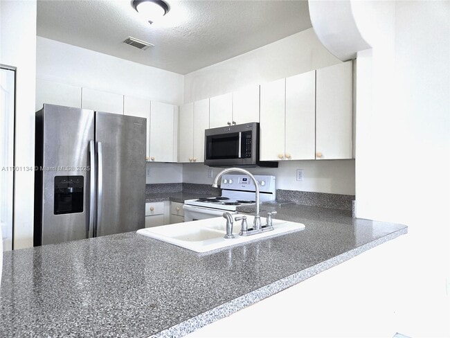 Building Photo - 130 SW 109th Ave