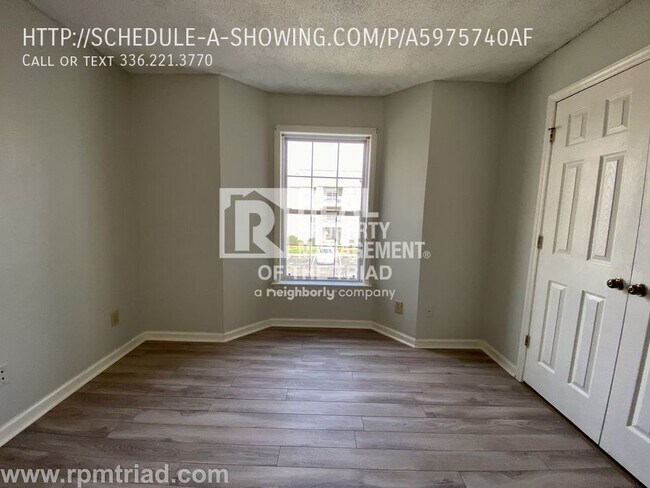 Building Photo - Available Soon -Updated 2BR/2BA Condo in M...