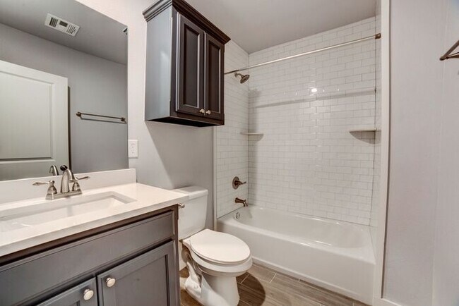 Building Photo - 3/2.5 Dream Home With Lots Of Charm