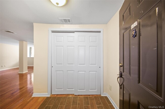 Building Photo - 320 Chateau Rive