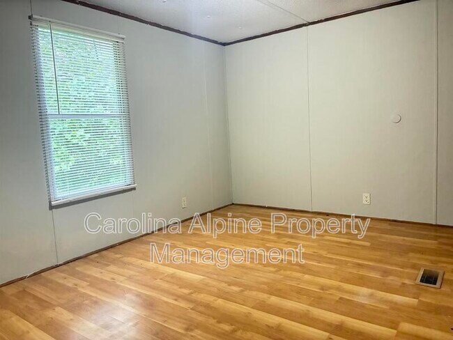 Building Photo - 517 Skylark Ln