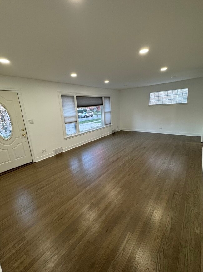 Building Photo - 896 Webster Ln