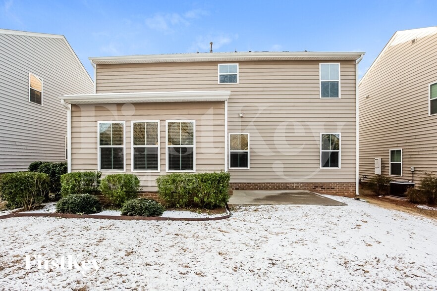 Building Photo - 2030 Hamil Ridge Dr