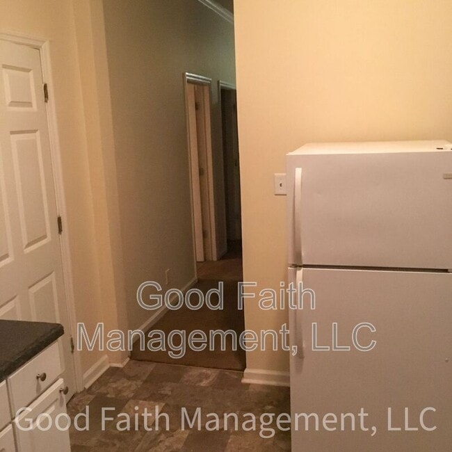 Building Photo - 313 W 11th St