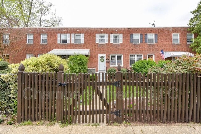 Building Photo - 629 S Henry St