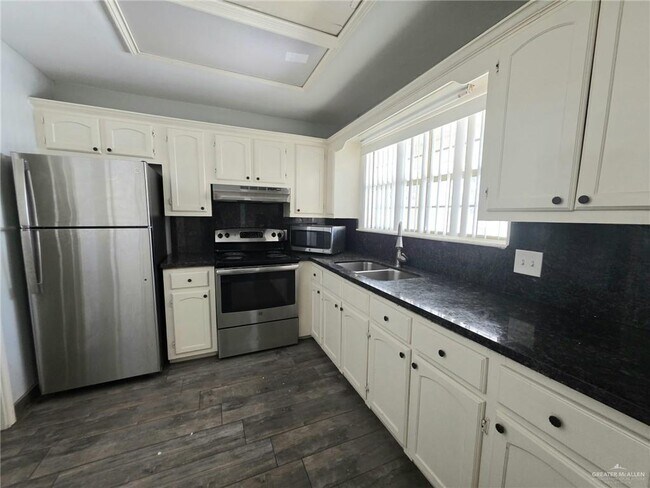 Building Photo - 3001 Ashley Pl
