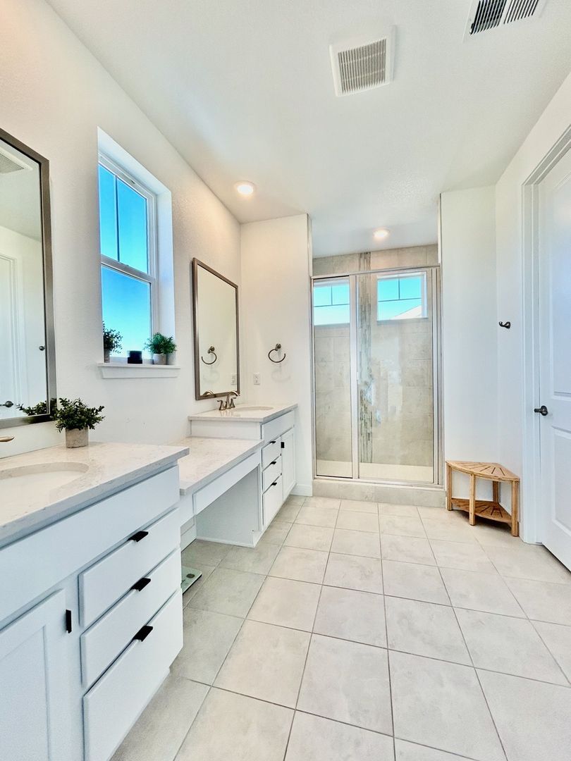 Building Photo - 821 Wildrose Pl