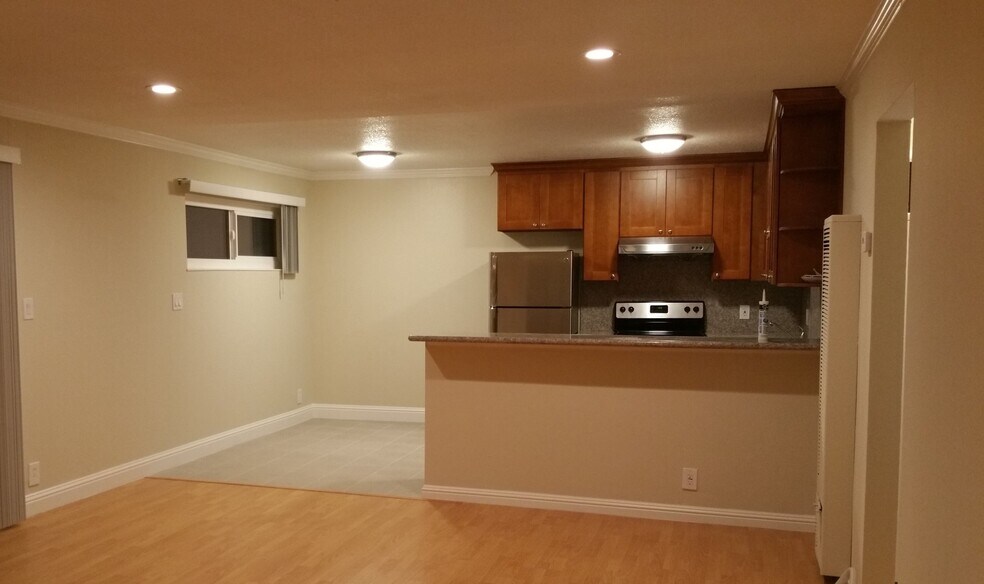 Building Photo - 609 Grand Fir Ave