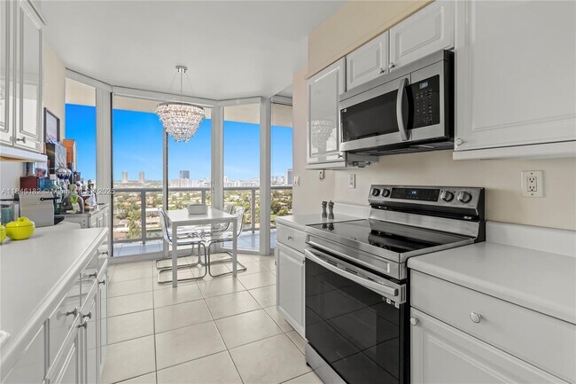 Building Photo - 3598 Yacht Club Dr