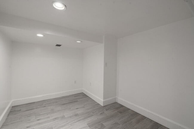 Building Photo - 20 Apricot Ln