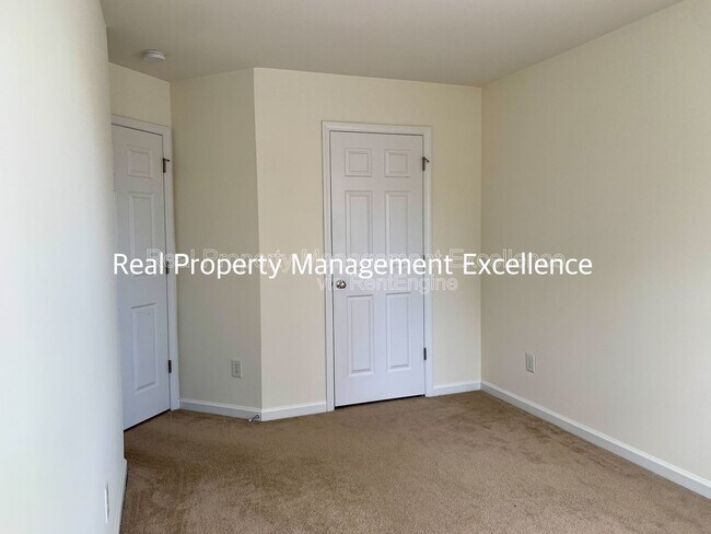 Building Photo - 310 Gilman Ln