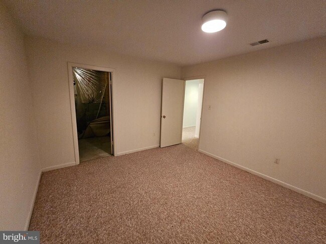Building Photo - 6908-6910 Ten Timbers Ln