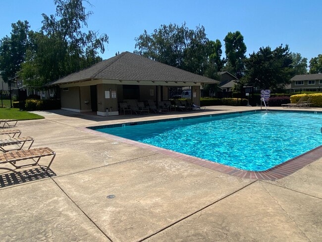 Building Photo - Recently Redone Danville 3Bed/2.5BA Two St...
