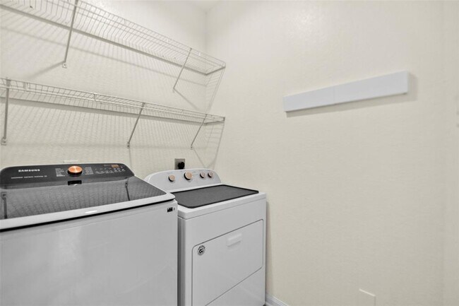Building Photo - 9911 Brickhouse Dr