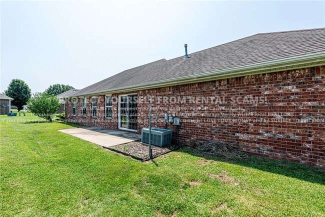Building Photo - 245 Ravenwood Rd