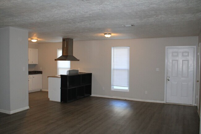 Building Photo - 3109 Jennifer Ct