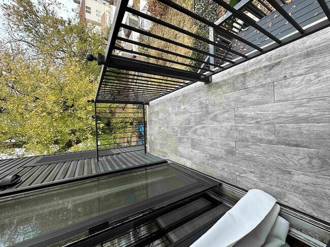 Building Photo - 298 Arlington Ave