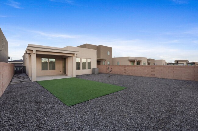 Building Photo - Coming Soon! | Modern | 3Bed/2Bath | Desirable Rio Rancho | Pets Welcome