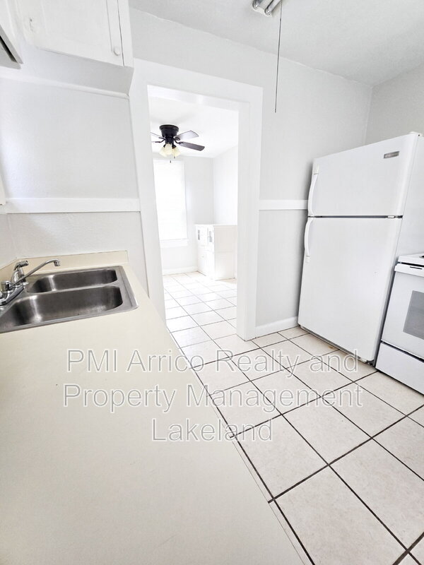 Building Photo - 115 8th St SE