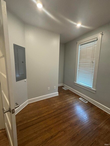 Building Photo - 729 E Hunter Ave