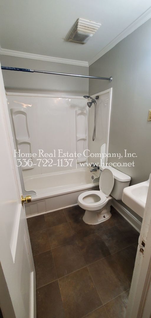 Building Photo - 508 Lester Ln