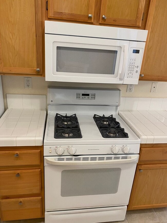 Building Photo - SE!!! Gated!! 2 Bedroom 1st Floor with Bal...