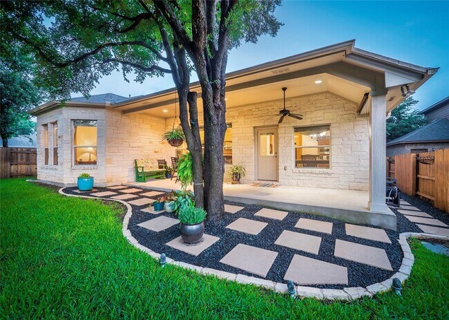 Building Photo - 3805 Longhorn Acres St