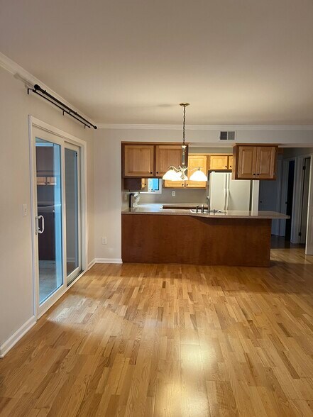 Building Photo - 1607 Briarwood Ln