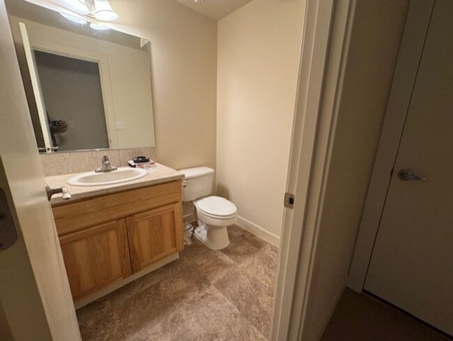 Building Photo - Family home just across from Pine Ridge elementary