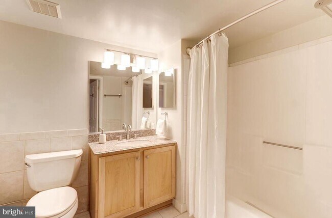 Building Photo - 1001 N Randolph St