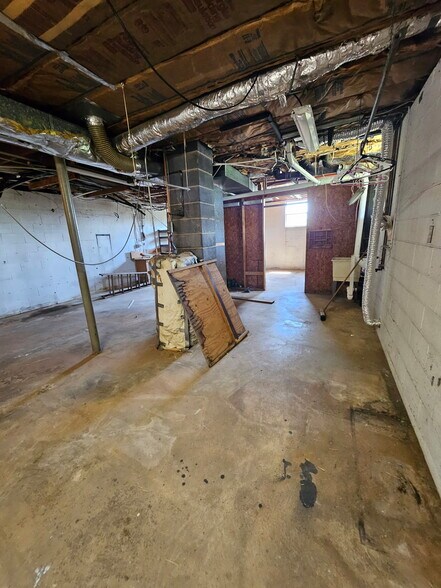 Building Photo - 19 Hy Vu Dr