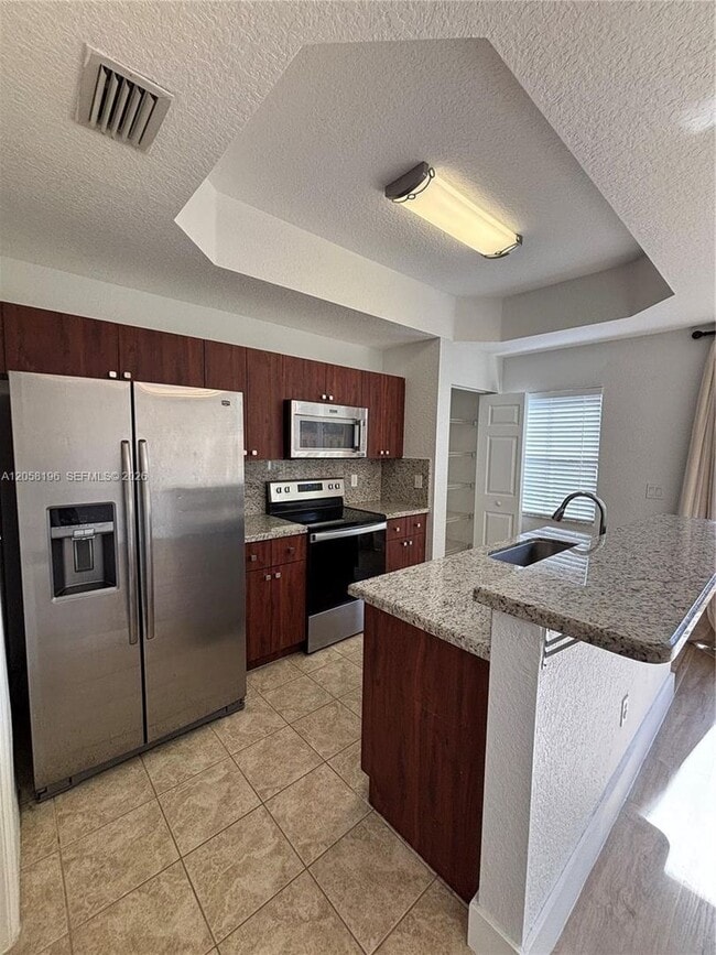 Building Photo - 4931 N Harbor Isles Dr