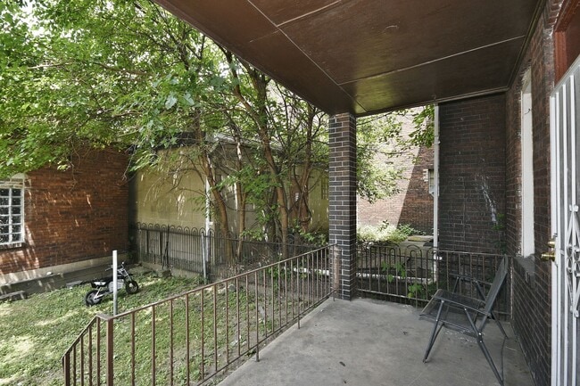 Building Photo - 511 Main St