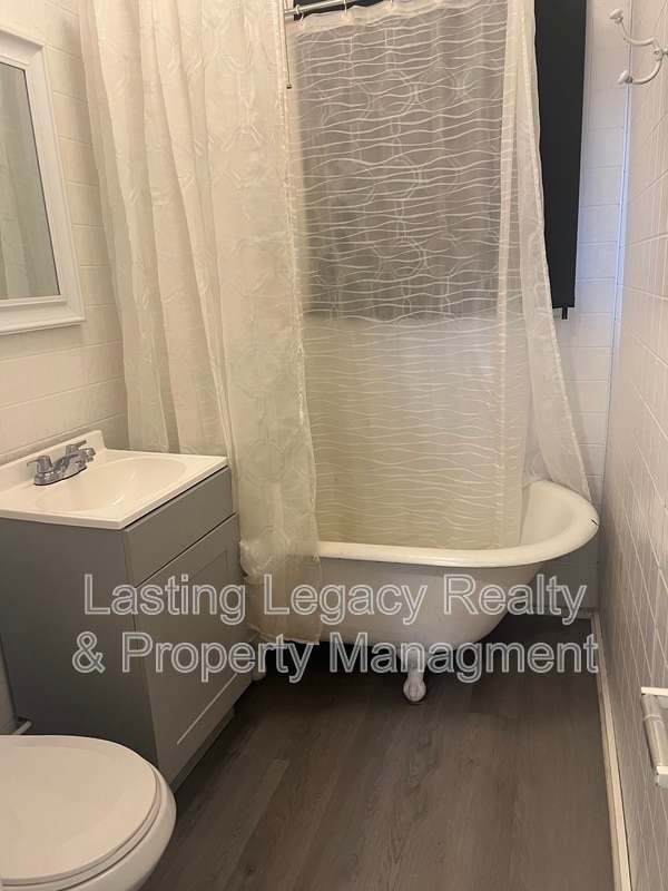 Building Photo - 1016 W 13th St