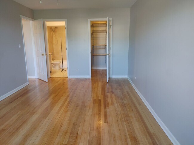 Building Photo - Fully Updated 2 Bed, 2 Bath Residence