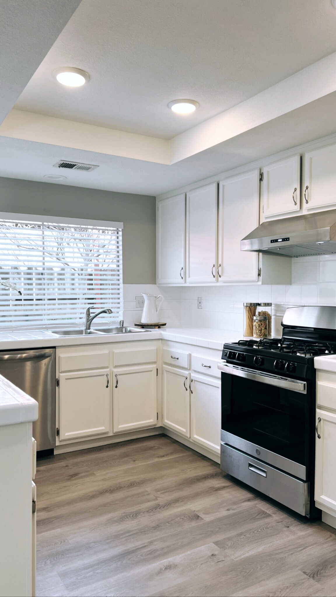 Building Photo - 24607 Jacarte Dr