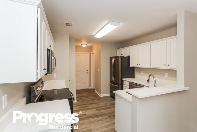 Building Photo - 5701 Castlebrook Dr