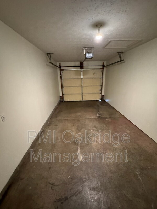 Building Photo - 120 Heather Rd