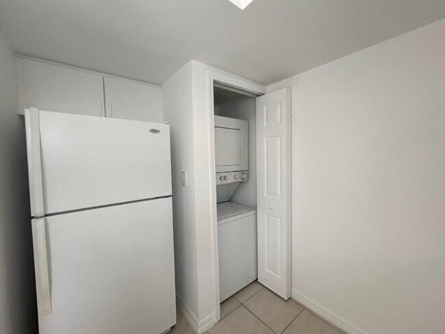 Building Photo - "Modern 2 Bed/2 Bath Condo in Prime Miami ...
