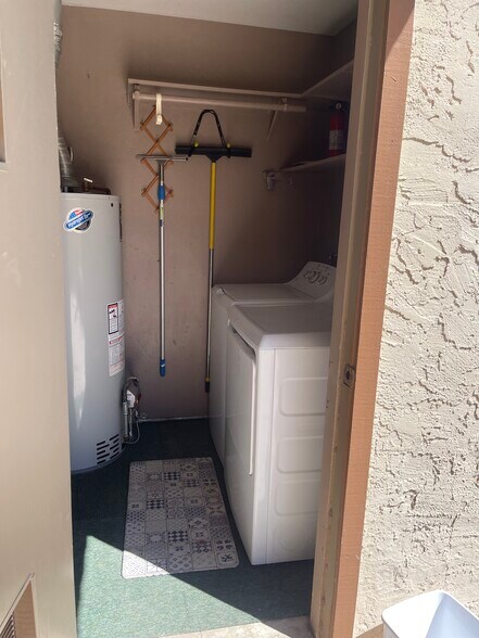 Building Photo - 6533 N 7th Ave