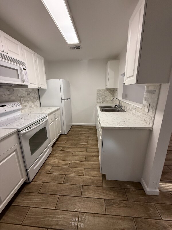 Building Photo - 1025 Michigan Dr W