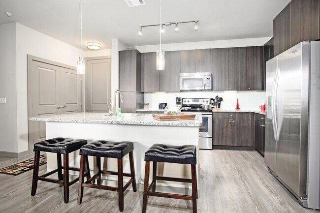 Building Photo - 1905 Canterbury St