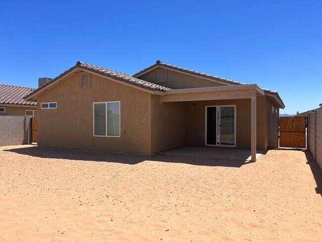 Building Photo - Desert Sands