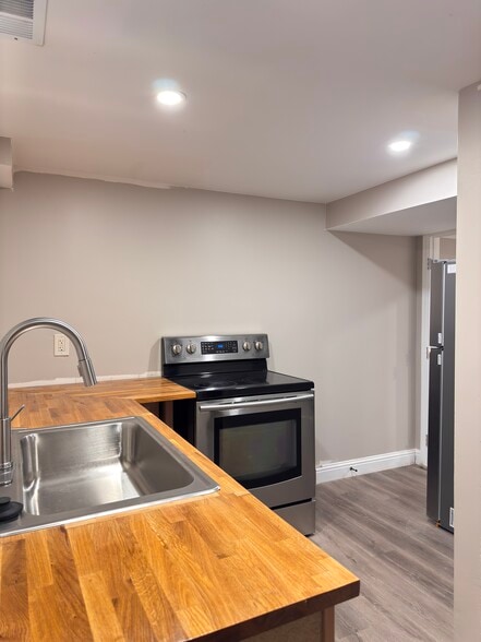 Building Photo - 8361 Circle Dr