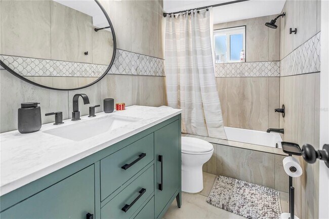 Building Photo - 354 74th Ave NE