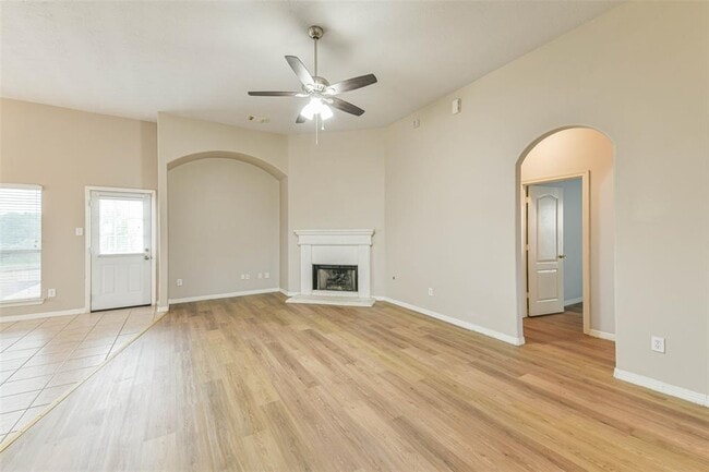 Building Photo - 2212 Highland Crossing Dr